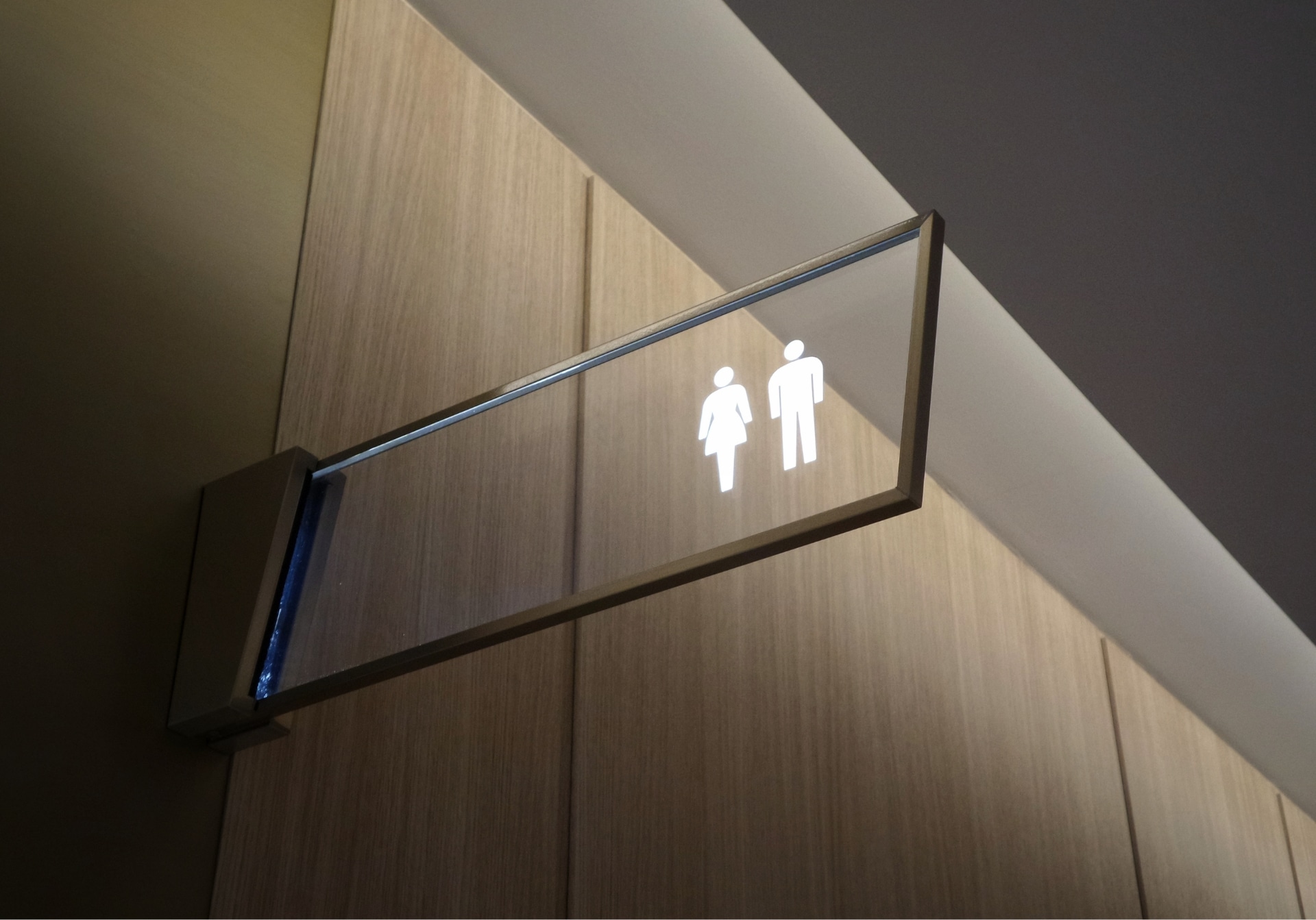 Men’s and Women’s wash rooms on each floor